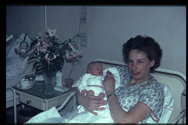 08.Delft aug 1965 Mama,Peter.JPG